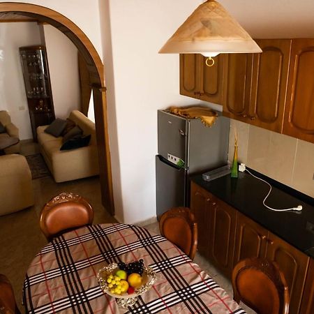 Eni Entire Guesthouse Parking On Site Berat Bagian luar foto